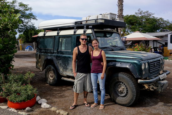 Bevor sie weiterreisen, gibt es natürlich noch ein Erinnerungsbild! Es war sehr schön mit euch! Wir wünschen euch eine gute Weiterreise! Alles Gute!
Wir selber bleiben noch 2 Tage hier, dann geht die Reise auch für uns weiter...!