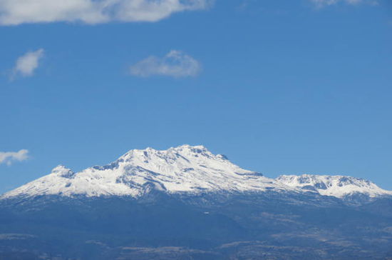 Auch der Schwester-Vulkan - der Istaccíhuatl - zeigt sich von der Sonnenseite! Es ist der dritthöchste Berg in Mexico - 5286 m ü.M