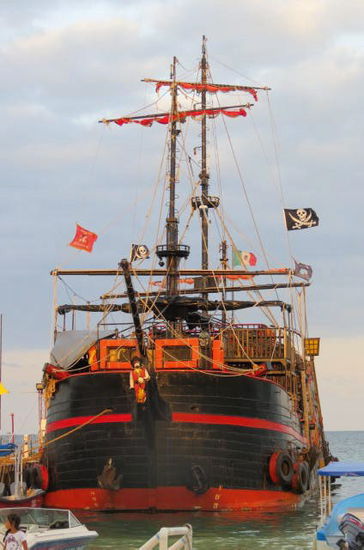 Leider habe ich die Insel der Frauen nicht mit diesem Piratenschiff entern können - sondern musste mit einem blechernen Schnellboot Vorlieb nehmen...