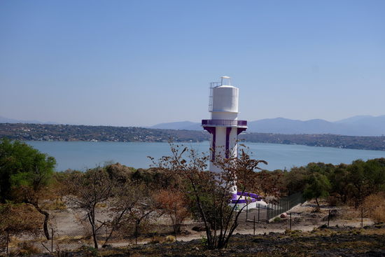 Eine gemeinsame Wasserfassung - erhöht, damit überall Druck besteht!