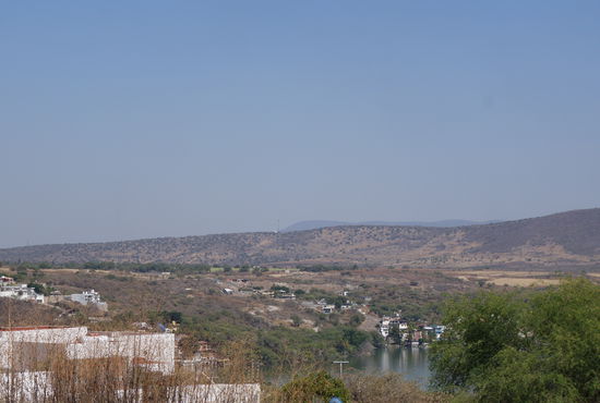 So wie ich's gelesen habe, werden die noch freien Parzellen von einer speziellen Kommission verwaltet und an Kaufinteressenten weitervermittelt.