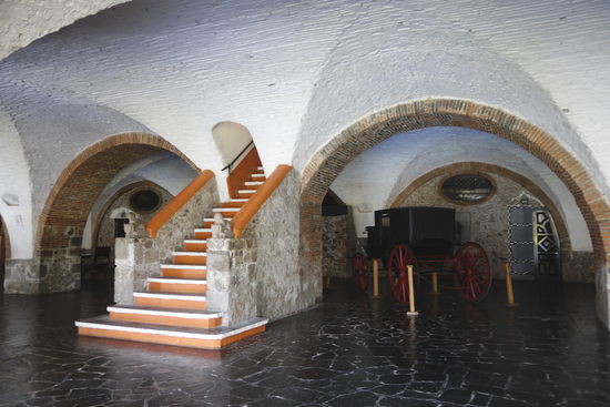 Welch eleganter Aufstieg zu den Hotelzimmern