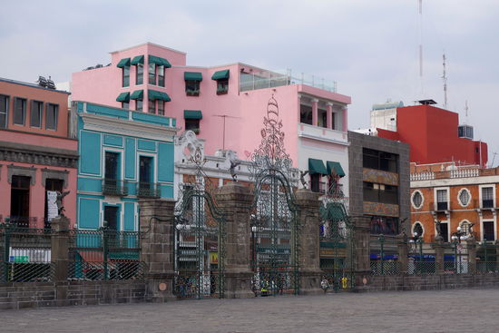 Herrliche Farbkombination der Häuser - eine Augenweide!