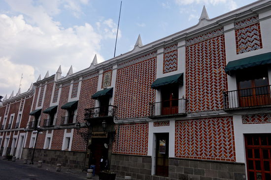 In diesem prächtigen Haus, dem früheren Bischofspalais, befindet sich das Tourismusbüro - wir lassen uns die wichtigsten Sehenswürdigkeiten erklären.