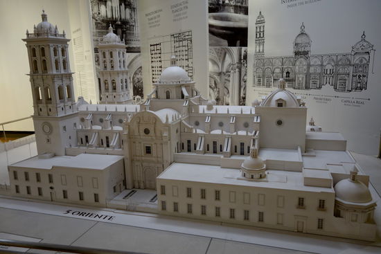 Im gleichen Gebäude ist die Casa de Cultura und ein Museum kirchlicher Natur eingerichtet. Hier ein Modell der Kathedrale.