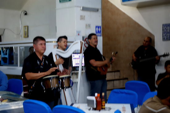 In einem "Restaurante estilo Veracruzana" lassen wir uns kulinarisch und musikalisch verwöhnen!