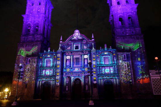 sehr bunt und eindrücklich