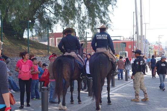 Wo es viele Menschen hat... - auch die berittene Polizei existiert hier und sind beliebte Ordnungskräfte