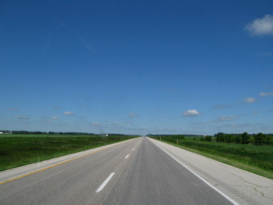Und schnurgerade Strassen...; nächste Abbiegung in 75 km...!