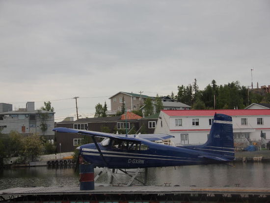 Immer wieder - Wasserflugzeuge... Im Winter landen und starten sie auf Kufen...