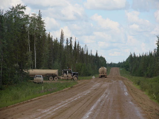 Die Strasse wird gewässert...