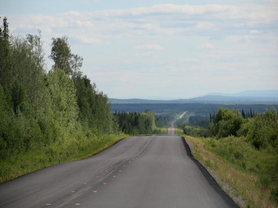 Plötzlich neu asphaltierte Strassen - wir sind in British Columbien...; zwar nur für kurze Zeit...