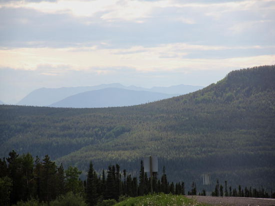 Die Berge in Sicht...; wir sind in der Provinz Yukon...