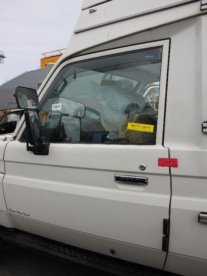 Überall hat's Security-Kleber...