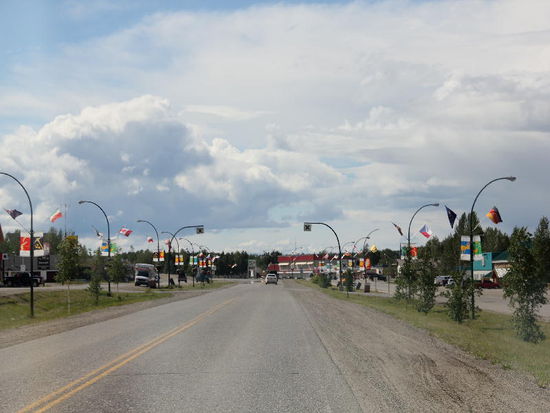 Watson Lake - reich beflaggt...