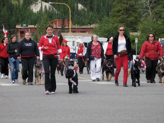 Auch der "Hundeverein" wirkt mit...