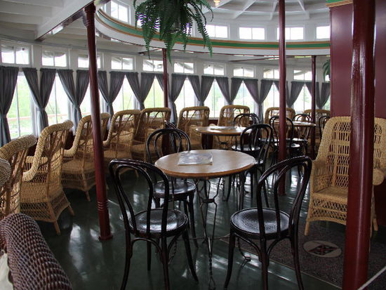 Der Aufenthaltsraum für die Passagiere...