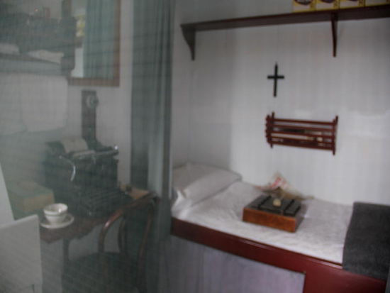 Die Koje des Schiffskaplans...; er hatte die Sonderaufgabe - Tabakwaren zu verkaufen...