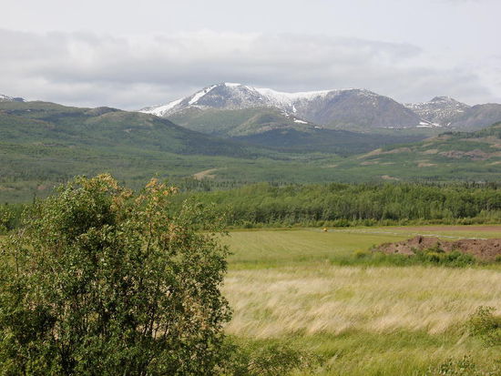 Panorama in die verschneite Bergwelt...