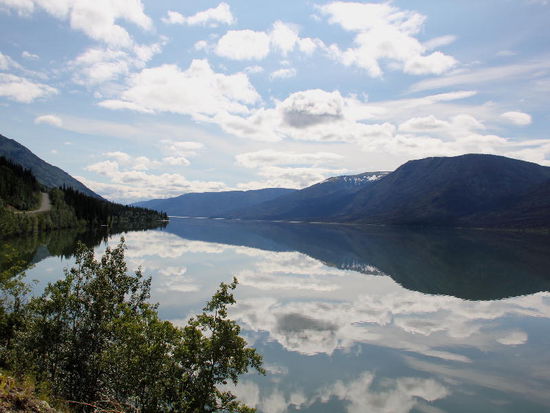 Die Wolken spiegeln sich im Wasser...