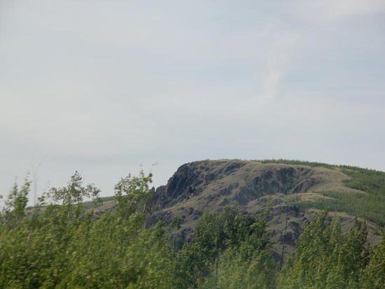 Durch das Unterschieben der Kontinentalplatte wurden die Berge gebildet...; die Steppe wurde niedergedrückt und überflutet...
