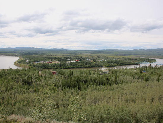 Blick zurück auf die Indianersiedlung Pelly Crossing...