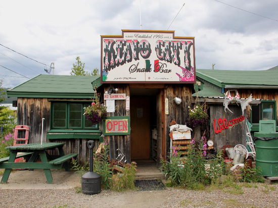 Hier gibt's ausgezeichnete Sandwiches mit Kaffee...