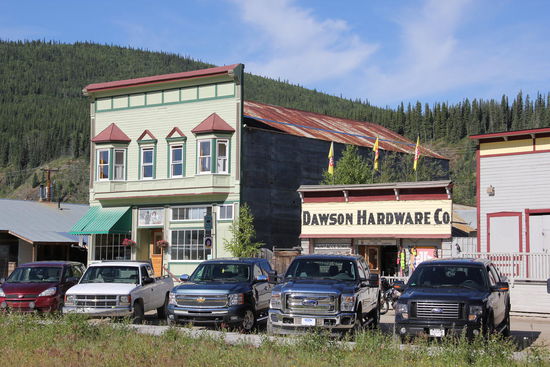 Wir sind in Dawson City und beziehen den CP in der Stadt...