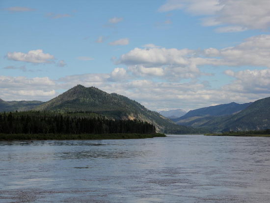 Wir sind wieder am Yukon im verschlafenen, kaum 150 Seelen zählenden Nest Eagle...; aber sehr schön gelegen...