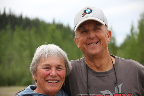 Während meiner Arbeit erhalten wir Besuch von Cahti und Art aus Ohio...; Kathrin hat Zeit sich mit ihnen zu unterhalten...; sie laden uns auch spontan zu sich nach Hause, sollte unser Weg bei ihnen durchführen...