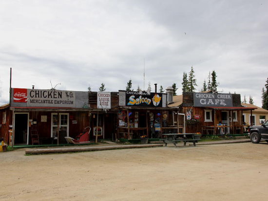 Hier wird aufgetankt..; Diesel für Leomobil und für uns ein Dessert mit Kaffee...