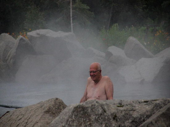 Erwischt beim Gespräch mit zwei Schweizerinnen...