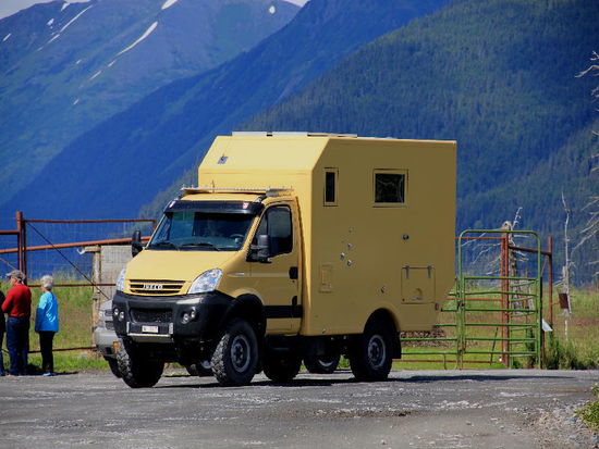 Und inmitten der Tierbeobachtungen tauchen Nelly und Toni im IVECO auf...; wir verabreden uns auf den Camping in Whittier...
