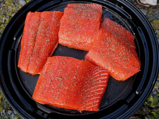 ...frische Lachsstücke...; grilliert...; hmm... das war so fein, dass wir das Ganze am Abend danach nochmals veranstaltet haben...