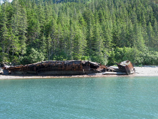 Ein Wrack eines Schiffes...