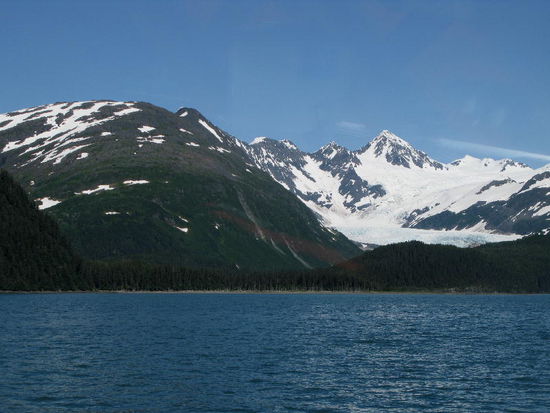 Meer und Berge - eng beieinander...