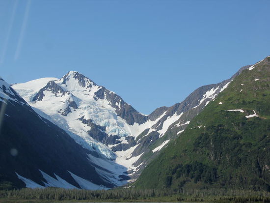 Zuerst statten wir dem Portage Gletscher einen Besuch ab...