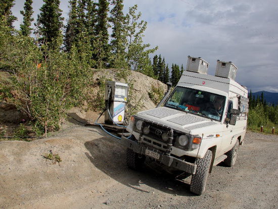Notgedrungen muss ich auch noch den teuersten Diesel auf unserer bisherigen Reise tanken...