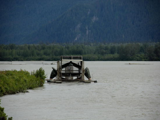 Hier wird automatisch gefischt...; in Haines Alaska kaufen wir ein, besorgen uns für morgen ein Ticket für die Fähre nach Skagway...