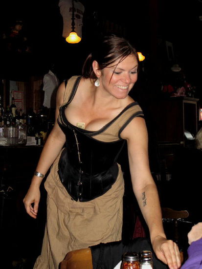 Auch heute noch - charmante Bedienung...