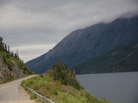 Dem Lake Bennet entlang...