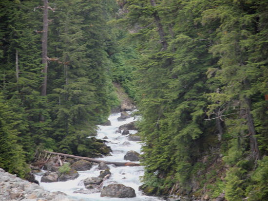 Wilde Bergbäche zur Seite...
