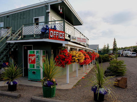 In Houston finden wir einen sehr schönen CP, gepflegt und mit Blumen reichlich ausstaffiert...