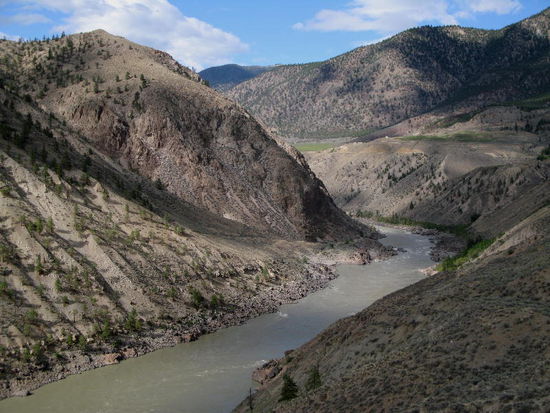 Der Fraser-River gräbt sich ins Tal...
