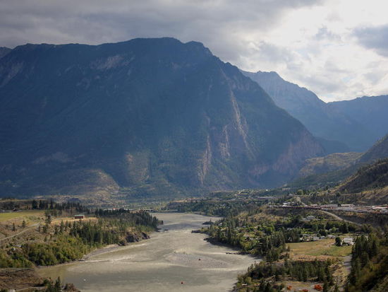 In Lillooet tanken wir etwas Diesel nach...