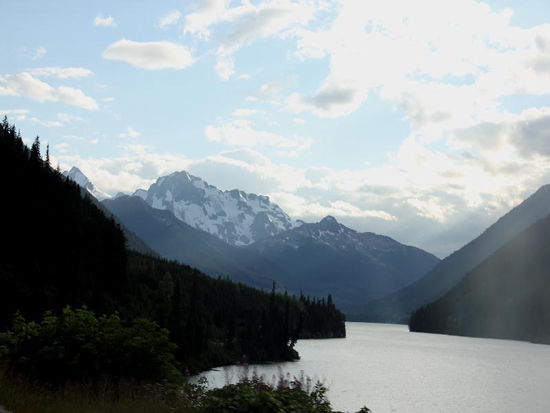 Die Gebirge des Whistler-Blackcomb tauchen auf...