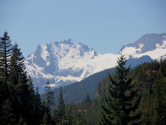 Und geniessen die vergeletscherten Berge ringsum...
