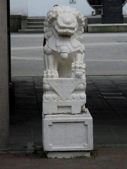 Und besuchen dort einen kleinen chinesischen Garten...