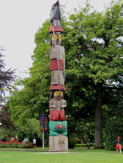 Ein Totempfahl, selten auch Wappenpfahl, ist eine monumentale Skulptur, die aus einem großen Baumstamm geschnitzt und anschließend bemalt wird. Totempfähle waren vor allem bei den Indianern der amerikanischen Nordwestküste verbreitet. Sie gelten heute als Identitätssymbole der indigenen Völker Nordamerikas und sind als Kunstwerke wieder begehrt.