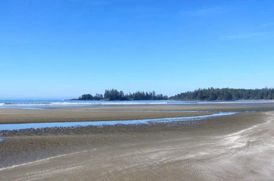 Ein riesiger Strand, fast keine Leute und kaltes Wasser...; hier bei Ebbe...